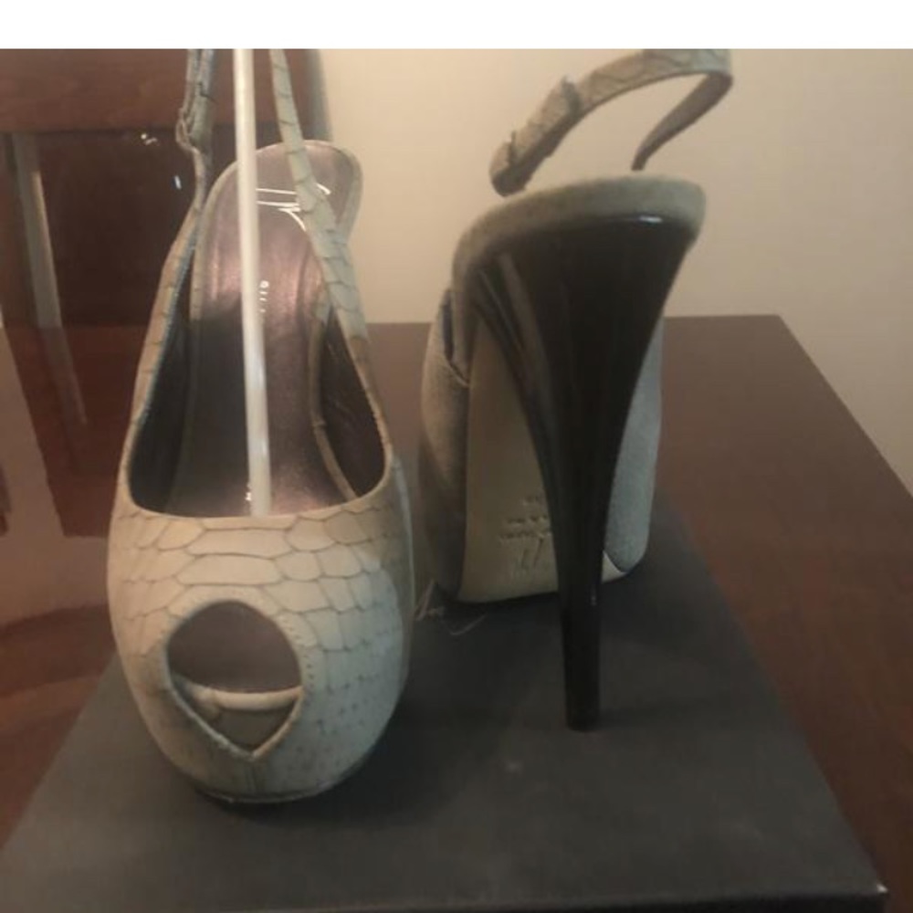 Pump high heels - Picture 2 of 3